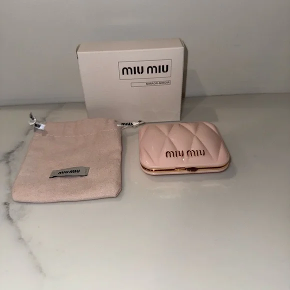 New Miu Miu Pink hard Quilted Compact Mirror with Gold accents - Picture 2 of 9